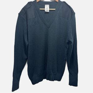 Logistik Men’s Dark Green V-Neck Sweater Size L